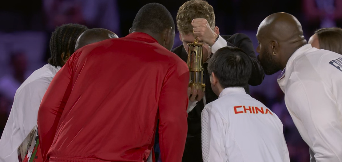 🔥会旗交接 圣火熄灭！2024年巴黎奥运会闭幕式正式结束